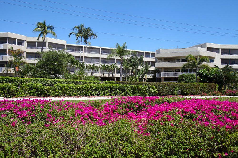 Marco Beach Vacation Suites Caxambas Екстер'єр фото