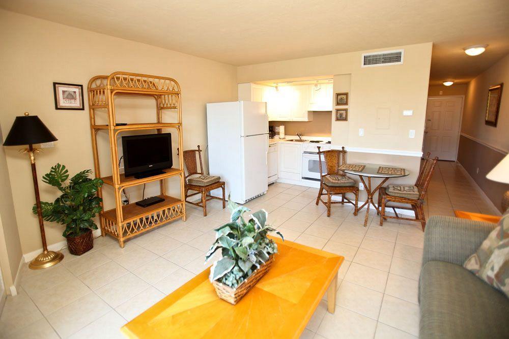 Marco Beach Vacation Suites Caxambas Екстер'єр фото