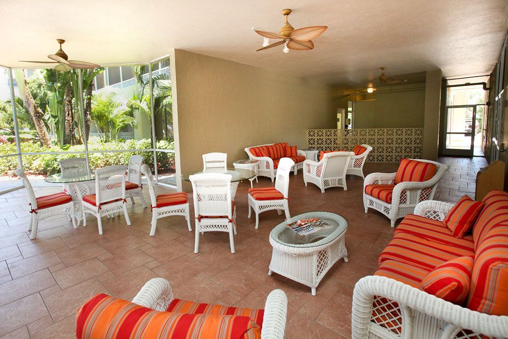 Marco Beach Vacation Suites Caxambas Екстер'єр фото
