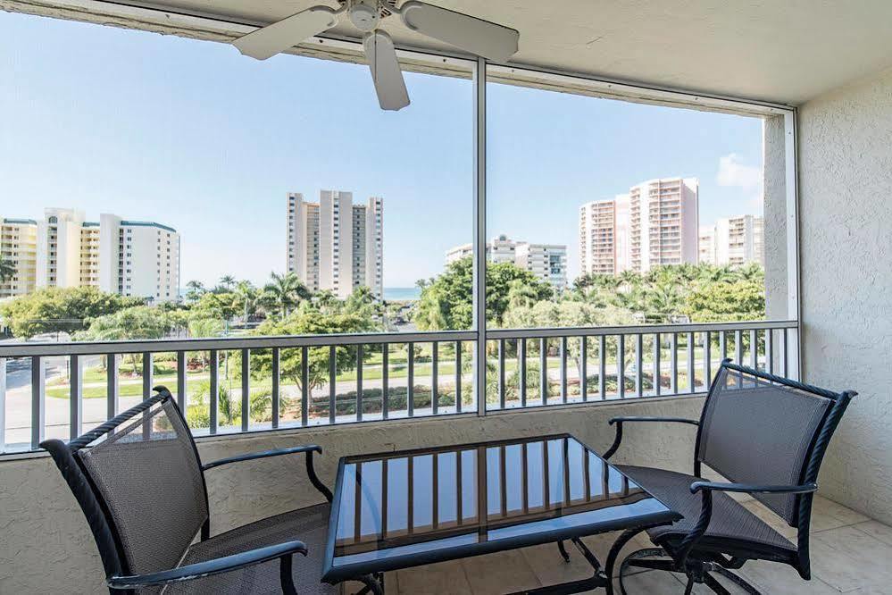 Marco Beach Vacation Suites Caxambas Екстер'єр фото